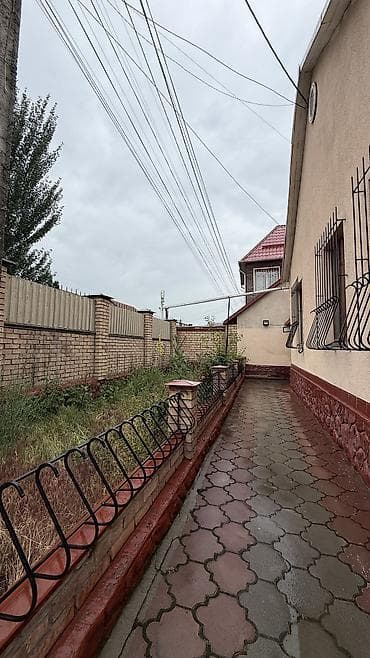 mega hous: Срочно продаётся 2‑х этажный кирпичный дом в центре города! Локация — 5
