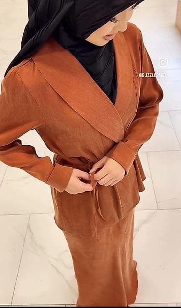 трикотажные костюмы: Женский комплет жакет + длинная юбка - Цвет: терракотовый. - Комплект — 3