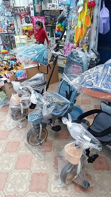 коляска для тройняшек: Детский трехколесный велосипед-каталка с родительской ручкой и — 1