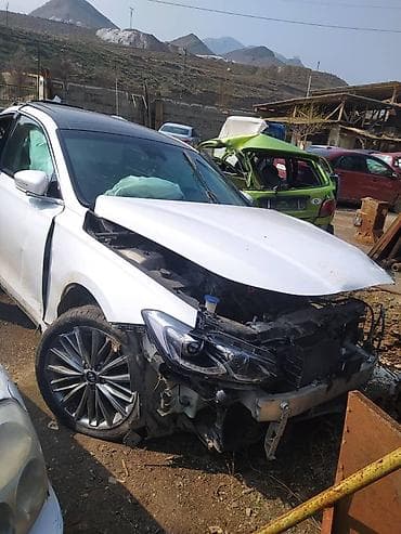 Lixiang: Hyundai Grandeur (белый седан) — автомобиль после ДТП, на разбор по — 1