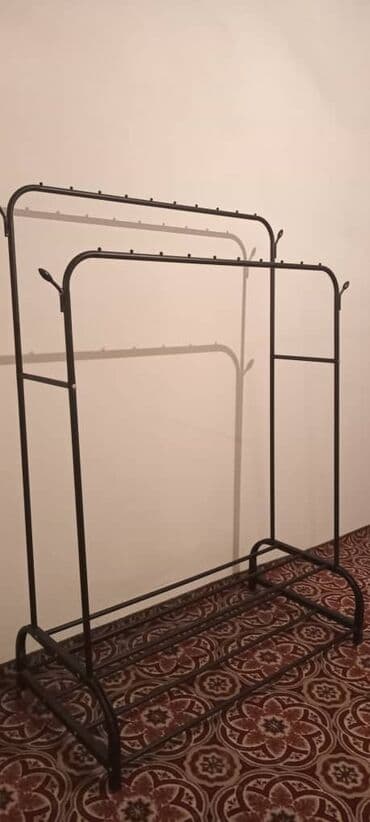 Шкафы: Односпальная кровать с высоким изголовьем и матрасом. Описание: - — 6