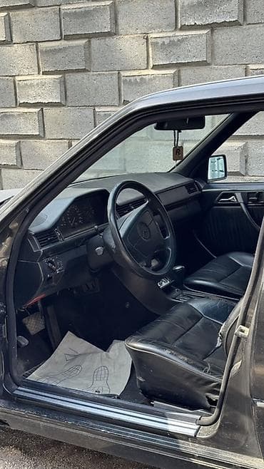 Mercedes-Benz E-Class: 1993 г., 3.2 л, Автомат, Седан — 4