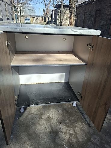 Офисная мебель: Продаю тумбы (Шкафы) Высота 1 метр ширина 90 см глубина 40 см Район — 2