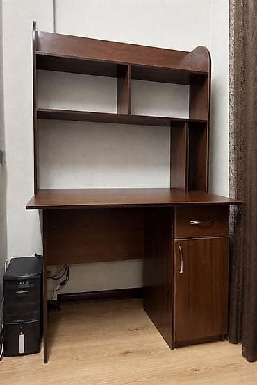 Кухонные столы: Компьютерный стол, С полками — 1