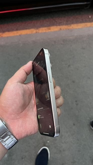 iphone es: IPhone 15 Pro, Б/у, 256 ГБ, Natural Titanium, Чехол, 81 % — 3