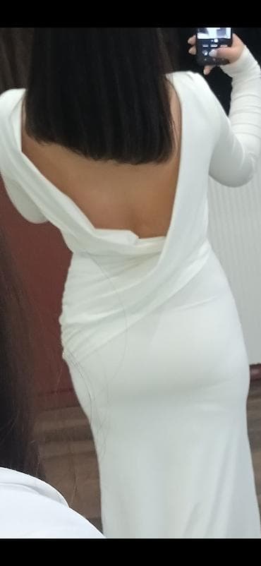 Жеке буюмдар: Платье в пол, белое, с длинными рукавами и открытой спиной. - Силуэт — 2