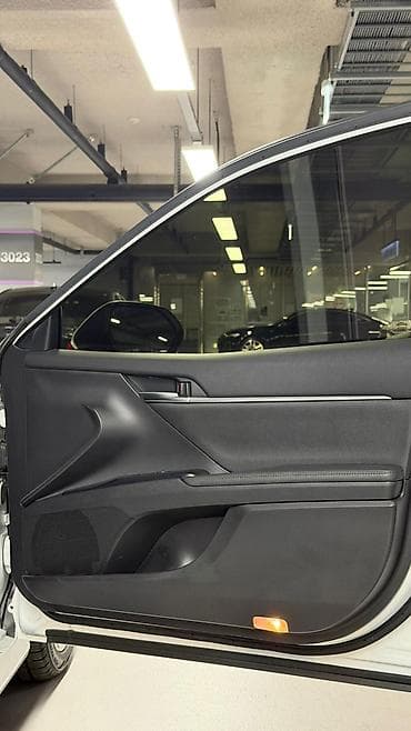 lexus e: Toyota Camry: 2019 г., 2.5 л, Автомат, Гибрид, Седан — 9