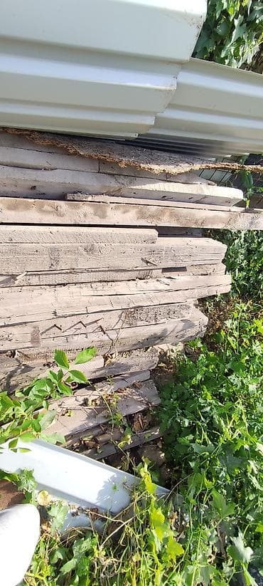 Брус: Брусья, стройматериал, качество разное, есть лиственники. цена — 2