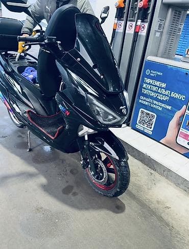 кант обмен на квартиру: Скутер/макси-скутер черного цвета с тюнингом и туристическим — 2