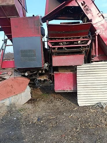 сборшик урожая: Кукурузоуборочный комбайн (самоходный) Описание: - Специализированная — 3