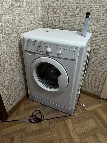 Стиральная машина Indesit с фронтальной загрузкой. Основные