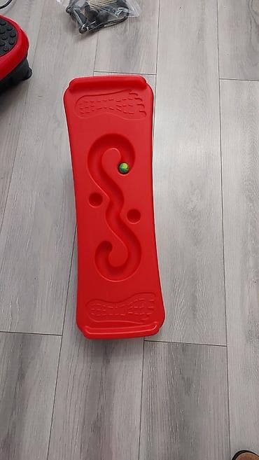 Балансборд-лабиринт для детей - Яркая красная баланс-платформа с