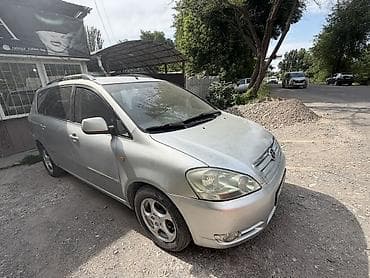 Toyota Avensis Verso: 2002 г., 2 л, Механика, Бензин, Минивэн — 4