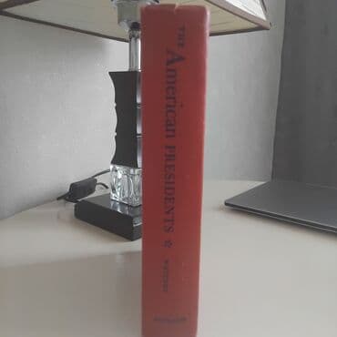 книга английский язык: Все об американских президентах в оригинале. Состояние отличное — 1