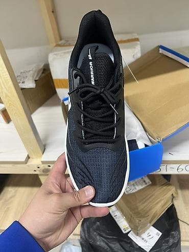 Личные вещи: Кроссовки Warrior (модель с логотипом W на боковой части) - — 2