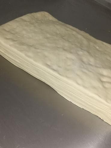 Азык-түлүктөр: Слоенное тесто на заказ.Отличный вкус.200 сом за кг.Находимся в районе — 3