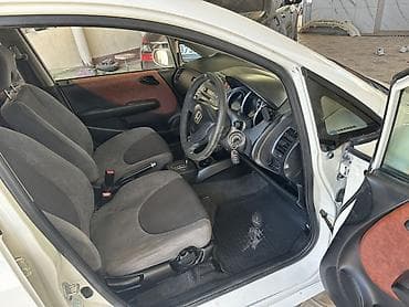 Продажа авто: Honda Fit: 2003 г., 1.3 л, Автомат, Бензин, Хэтчбэк — 5