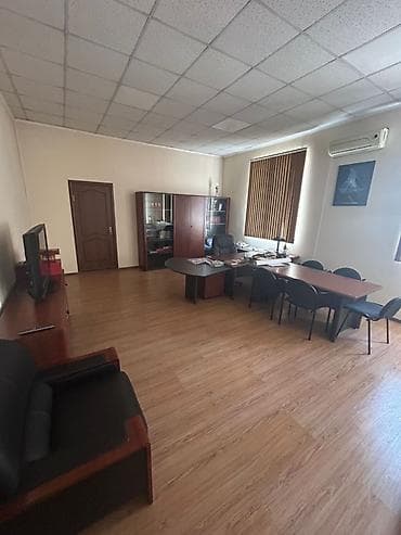 сдаю мясной павильон: Аренда офисов, 300 м², В административном здании, С системой безопасности, С юридическим адресом — 1