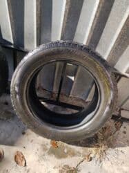 купить зимнюю резину на 18: Продаю зимние шины,, размер 235.55.18, протекторы в середине жирные — 1