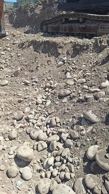 Грунт - Природный камень округлой формы: от мелкой гальки до валунов at lalafo.kg Грунт - Природный камень округлой формы: от мелкой гальки до валунов