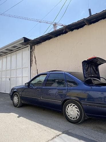 Opel Vectra: 1995 г., 1.8 л, Кол менен иштөөчү, Бензин, Лифтбек — 2