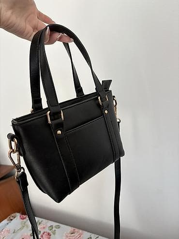 Аксессуары: Сумка мини от Sinsay, черная, универсального формата. Особенности: - — 2