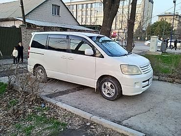Toyota: Toyota Noah: 2003 г., 2 л, Автомат, Бензин, Минивэн — 2