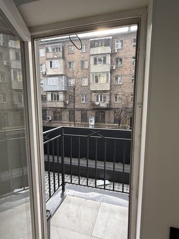 Кровати: Сдается светлая студия с современным интерьером рядом с остановкой — 9