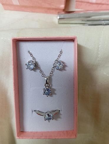 Жеке буюмдар: 590наборы 3/1 490 2/1 Набор украшений в подарочной коробке. Состав: - — 3