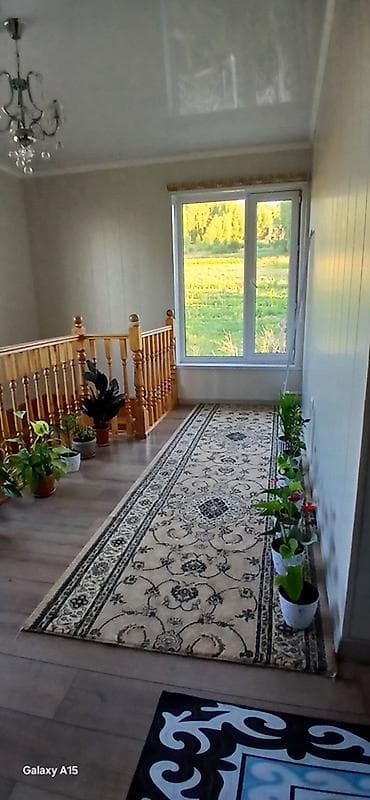 Бизнес үчүн жабдуулар: Агач тепкичи Жеке менчик үй үчүн, Жыгачтын туру: Кызыл карагай, Тепкичтин формасы: Көп марштуу, Стиль: Классикалык — 5