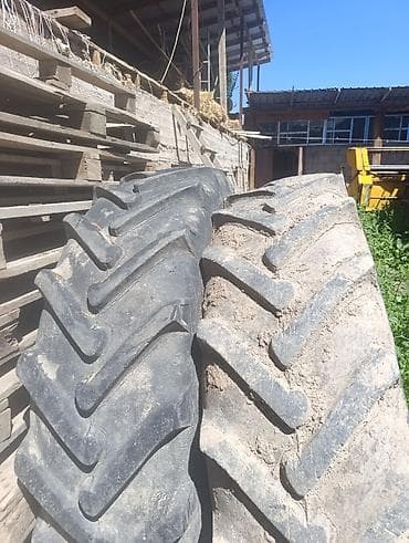 антипрокольная покрышка: Пара тракторных шин с выраженным елочным протектором. - Тип — 1