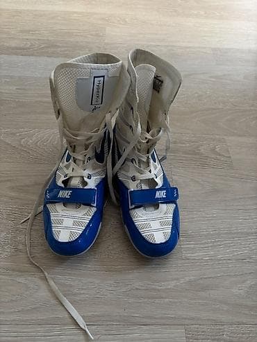 yeezy boost: Здравствуйте, продаю эти боксерские кроссовки, размер 43. Немного — 3