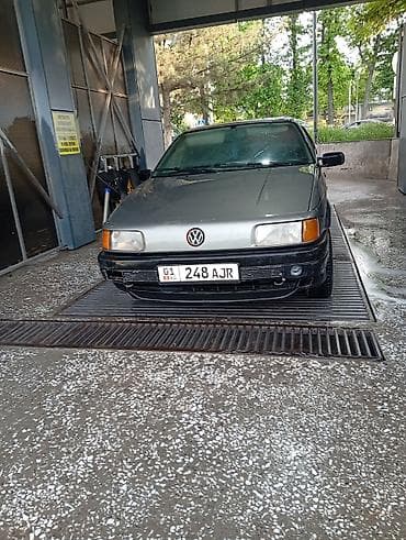 Volkswagen Passat: 1989 г., 1.8 л, Механика, Бензин, Седан — 1