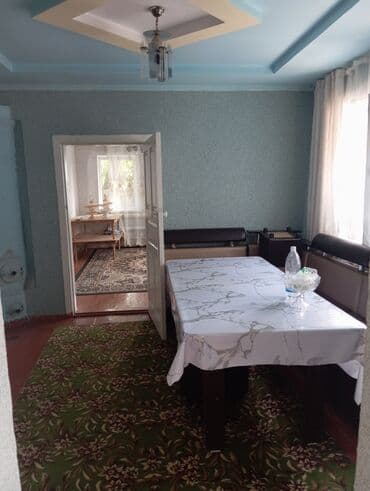 срочно продаю дом в караколе: Үй, 80 кв. м, 7 бөлмө, Менчик ээси, Эски ремонт — 2