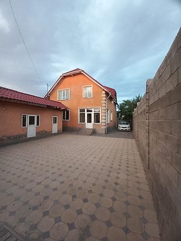Дома: 200 м², 5 комнат — 1