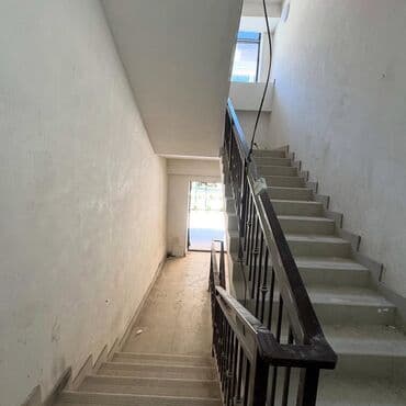 квартира берилет бишкек кызыл аскер: 3 бөлмө, 97 м², Элитка, 1 кабат, ПСО (өзү оңдоп түзөтүп бүтүү үчүн) — 12