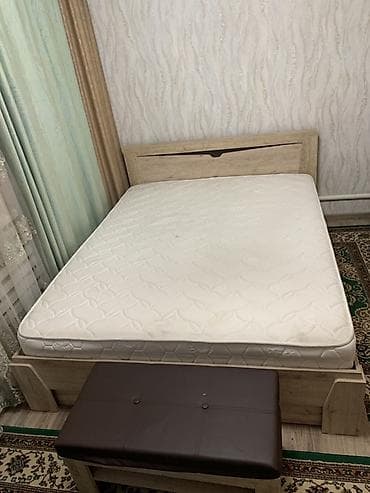 большой офисный стол: Двуспальная кровать, С матрасом, длина - 200 см — 1