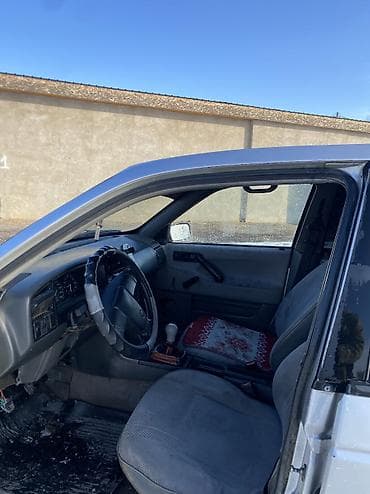 бар авто: Volkswagen Passat: 1988 г., 1.8 л, Механика, Бензин, Седан — 5