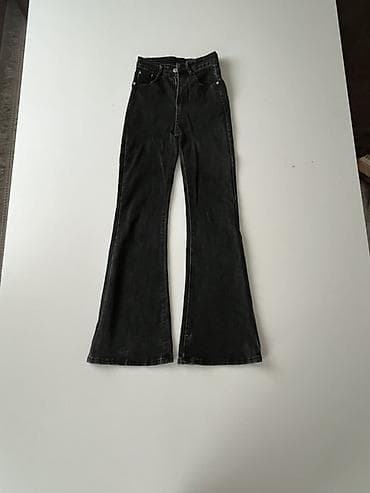 Джинсы: Черные джинсы-клёш - Фасон: расклёшенные от колена, классическая — 1