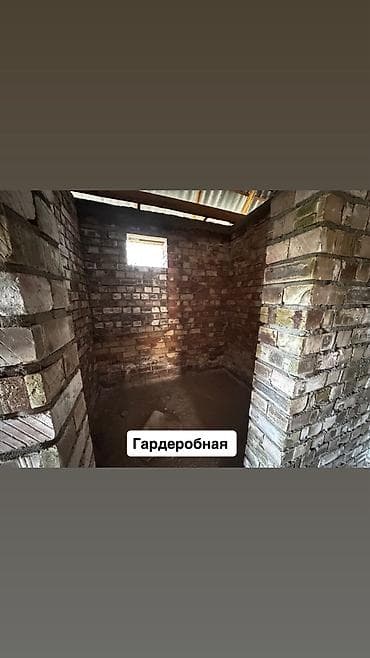 авто гаражные: Продаётся просторный дом Ак Ордо-2. • 1.5 красный кирпич • 4 комнаты — 9