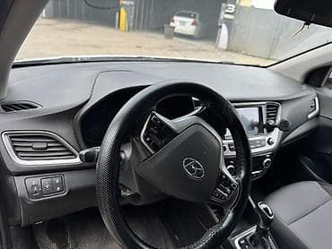 саларис: Hyundai Solaris: 2017 г., Седан — 8