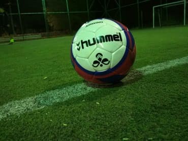 сколько стоит хороший футбольный мяч: Футбольные мячи HUMMEL! Качество: отличная!!! Мячи в наличии! Есть — 3