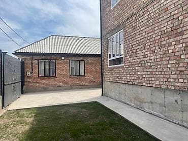 южный квартал: Продаётся кирпичный дом с отдельной временякой на одном участке — 10
