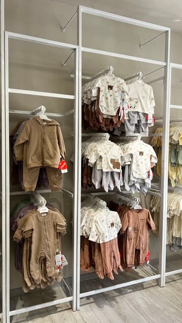 пристенное оборудование для магазина одежды: Стеллаж Для одежды, Лофт, 275 см * 100 см * 50 см, 
Б/у — 1