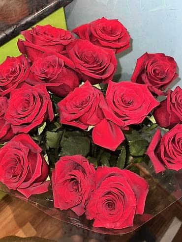 Букет из красных роз - Состав: крупные бархатистые красные розы — 2