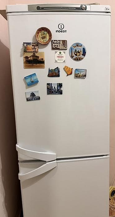 q макс: Холодильник Indesit, двухкамерный, белый. Состояние отличное, работает — 1