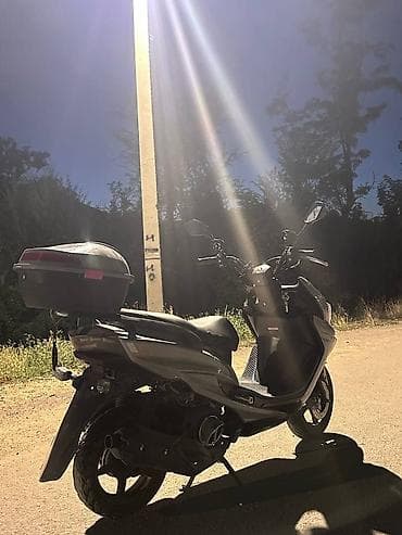 скутер матор: Скутер Benelli 250 (надпись на боковой панели). Городской макси-скутер — 5