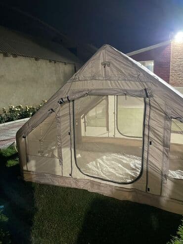 газовая балон: Двухдверная палатка с надувным каркасом и москитными сетками — 2