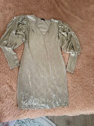 Очень красивое новое платье, покупала в Италии, отдам за 4000сом