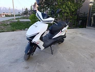 мотоциклы квадроциклы: Скутер (бензиновый), белый, спортивный дизайн. Основные — 5